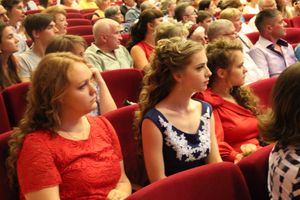 Великолуких выпускников наградили (ФОТО)