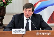 Руководство города поздравляет великолучан с праздником Весны и Труда
