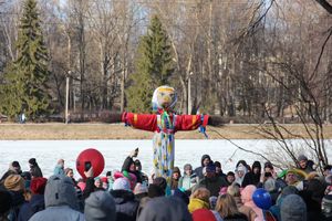 В Великих Луках широко отметили Масленицу (ФОТО)