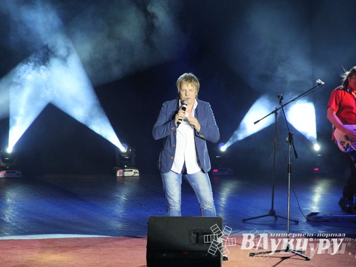 ДК ЛК Великие Луки: Две звезды в одном концерте (фото)