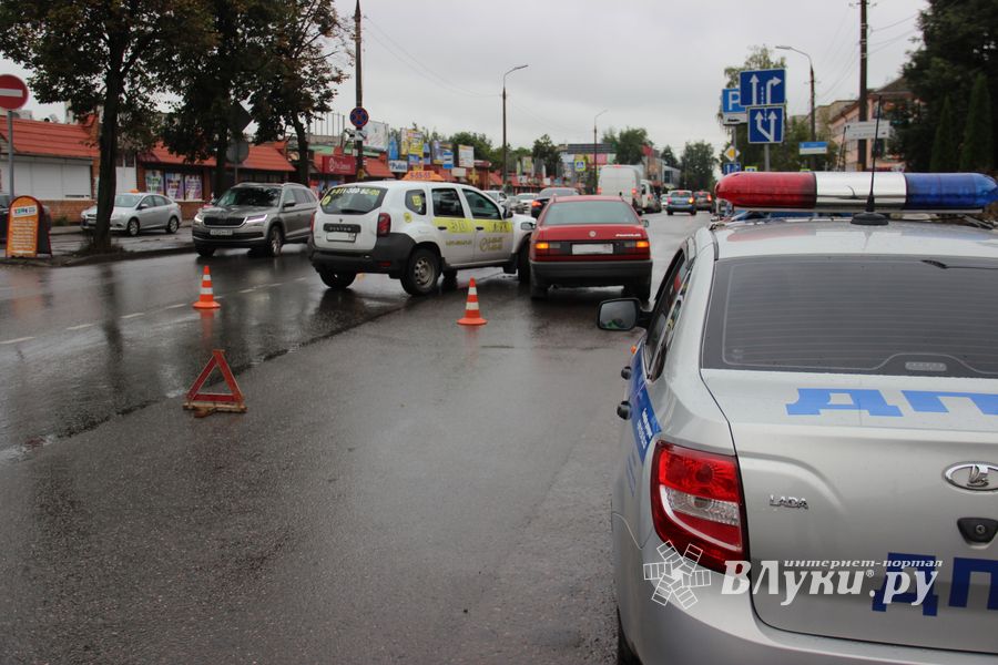 Подробности ДТП возле Смоленского рынка (ФОТО)