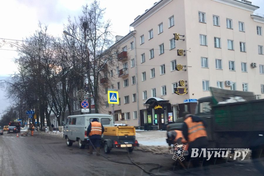 В районе центрального городского моста затруднено движение (ФОТО)