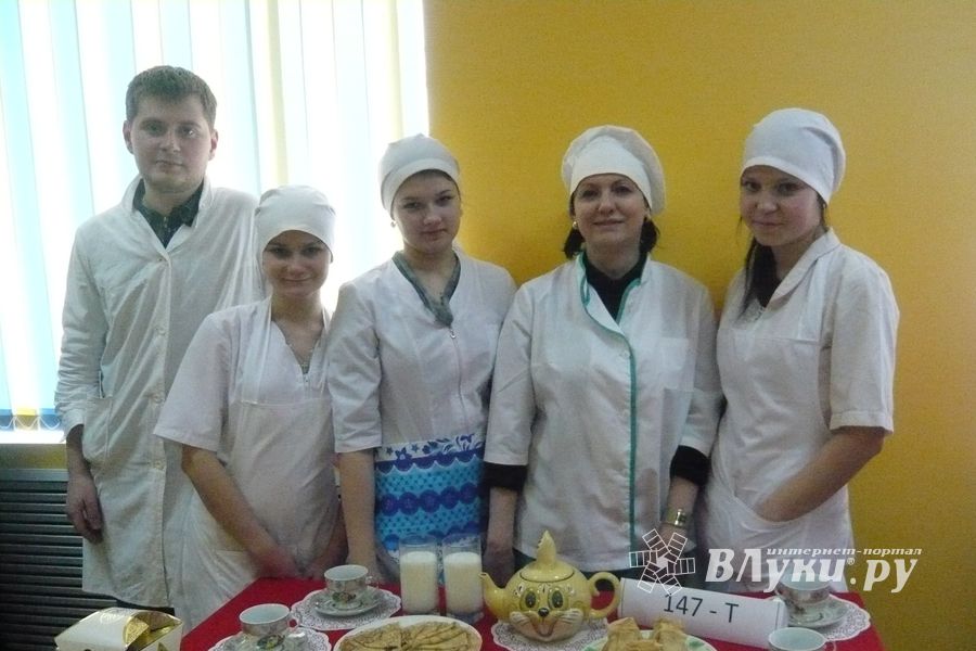 В Великолукском механико-технологическом колледже отметили праздник Масленицы (фото)