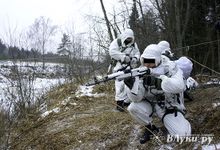 В лесах Псковской области тренируются разведчики Западного военного округа (ФОТО)