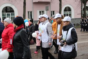 В Великих Луках прошло праздничное шествие (ФОТО)