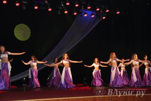В ДК ЛК прошел музыкально-танцевальный спектакль «Босиком по млечному пути» (фото)