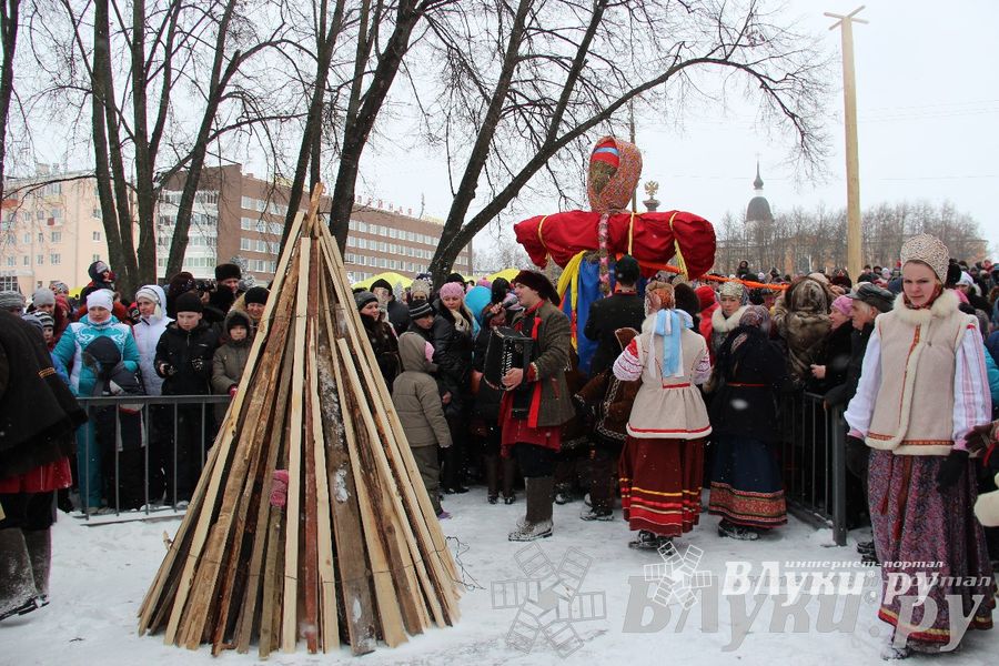 В Великих Луках встретили Масленицу
