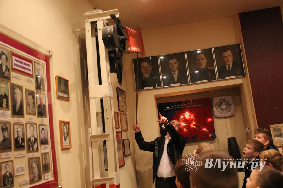 Великолукские школьники почувствовали себя машинистами (ФОТО)