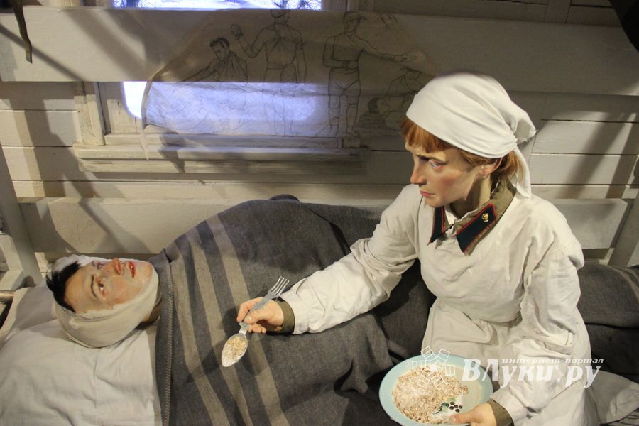 Великолучане знакомятся с «Поездом Победы» (ФОТО)