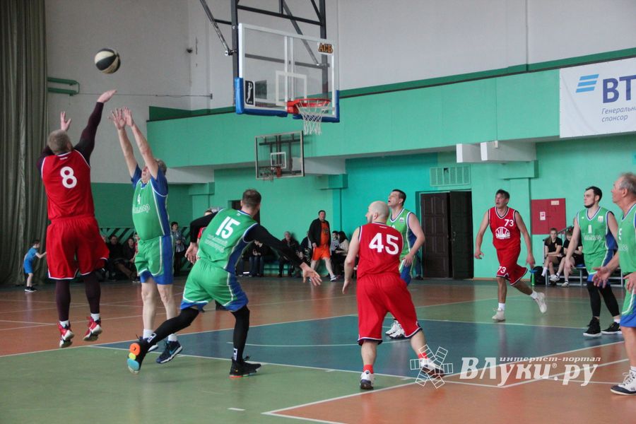 Великолучане — серебряные призеры межрегионального турнира ветеранов баскетбола (ФОТО)