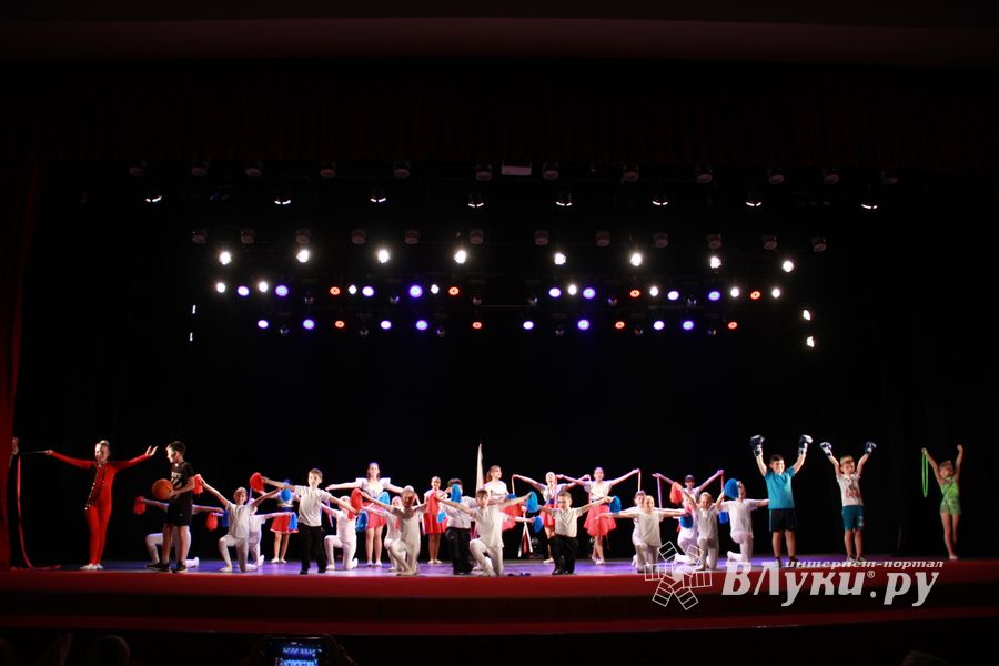 В ДК ЛК состоялся итоговый концерт фестиваля «Великолукская веснянка» (ФОТО)