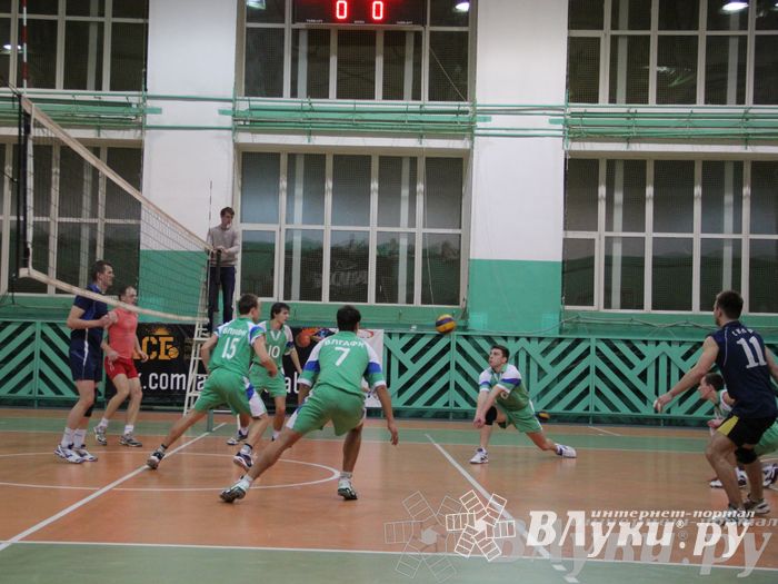 Сборная Великолукского района стала обладателем Кубка города по волейболу (фото)