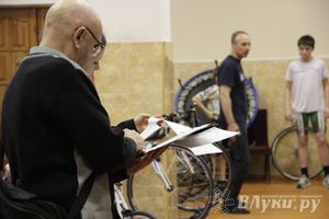 В Великих Луках прошли соревнования по первенству города среди велосипедистов по ОФП (фото)