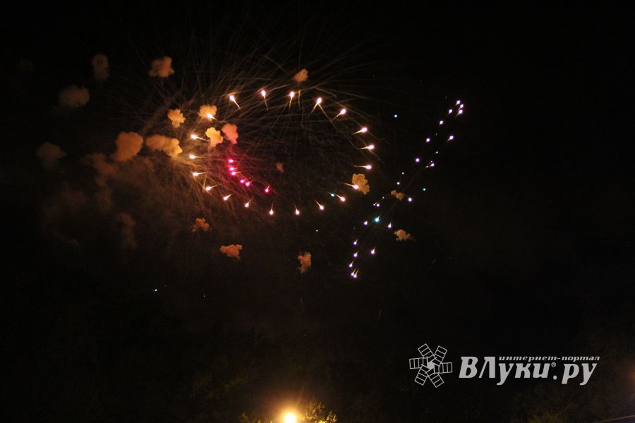 Салют в Великих Луках (ФОТО)