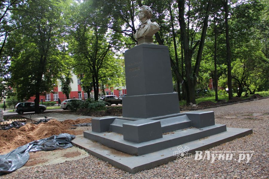 Великие Луки: краски, парки и «движение затруднено» (ФОТО)