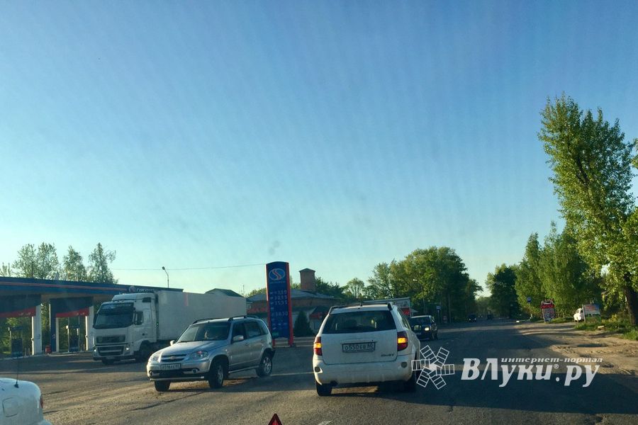 ДТП на Октябрьском в Великих Луках (ФОТО)