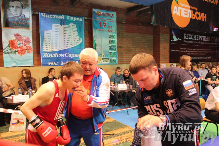 В Великих Луках состоялась матчевая встреча по боксу