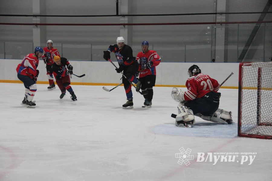 Памятный турнир по хоккею прошел в великолукском «Айсберге» (ФОТО)