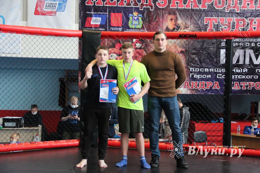 В Великих Луках прошел кубок по смешанному боевому единоборству (ФОТО)