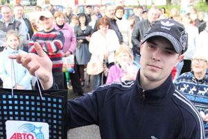 В Великих Луках прошла «Весенняя автоярмарка Великие Луки — 2015» (фото)