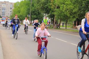 В Великих Луках прошёл Велопарад (ФОТО)