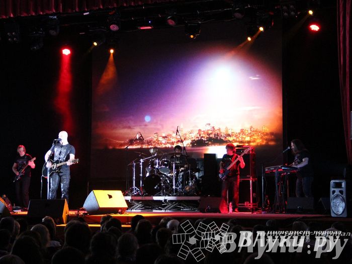 В Великих Луках состоялся концерт Дениса Майданова