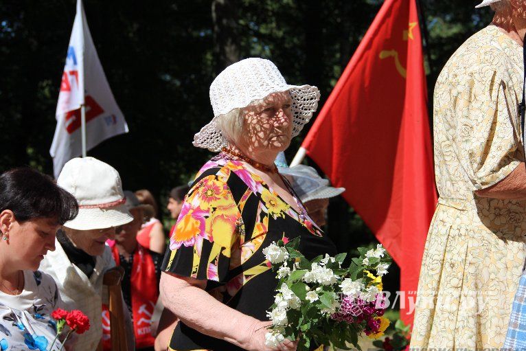 В Великих Луках прошел День памяти и скорби