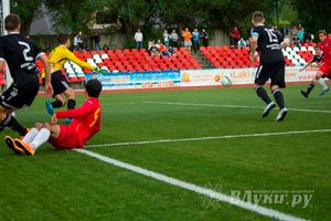 Матчи по футболу в рамках Первенства России проходят в Великих Луках (фото)