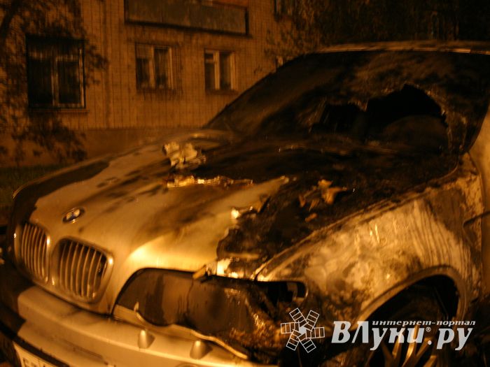 На Дружбе загорелся BMW