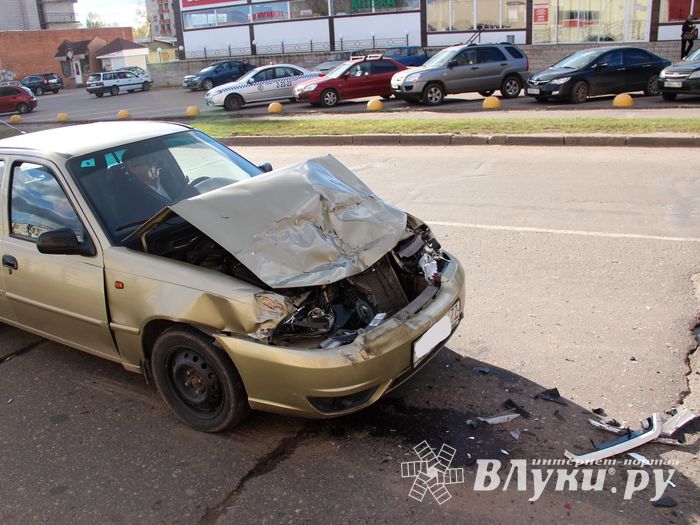 Пр-т Октябрьский не поделили великолучанин и пскович (ФОТО)
