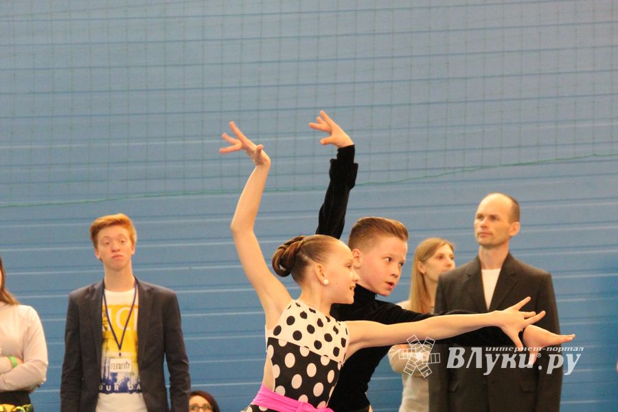 В Великих Луках прошел турнир по спортивным бальным танцам (ФОТО)