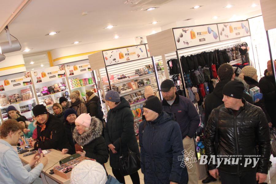 В Великих Луках открылся первый антикризисный магазин «FixZone» (ФОТО)