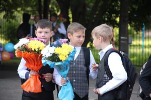 Самую многочисленную школу Великих Лук пополнили 116 первоклассников (ФОТО)