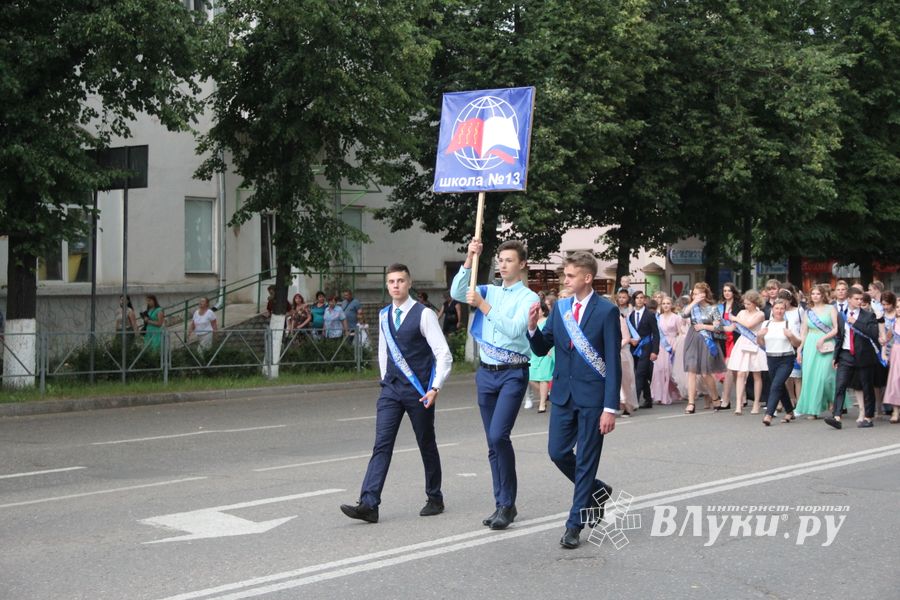 Великолукской «Бригантине» пришлось поплавать под дождём (ФОТО)