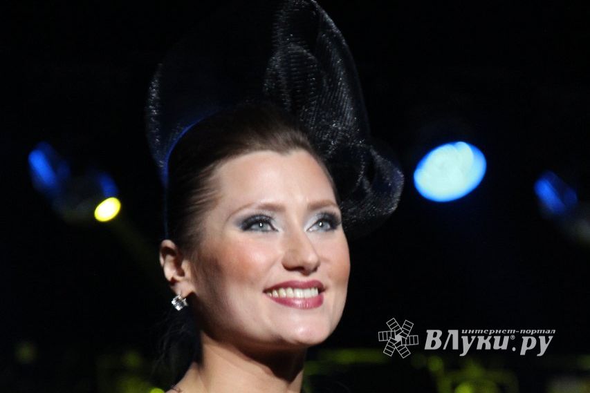 В Великих Луках состоялся сольный концерт певицы Цветаны