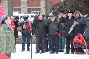 Великолучане почтили память героев-десантников