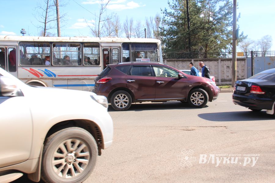 Фотофакт: ДТП на проспекте Гагарина в Великих Луках