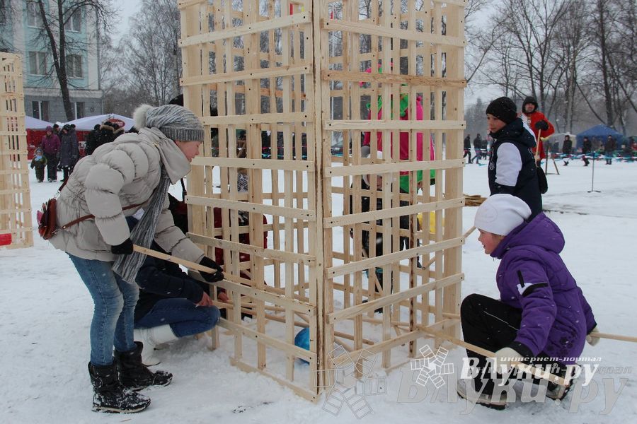 В Великих Луках встретили Масленицу