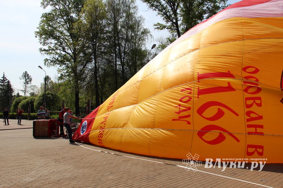Шар, посвященный 850-летию города, поднялся над Великими Луками (ФОТО)