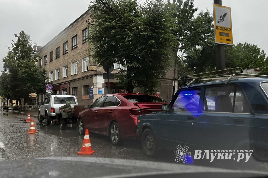 В Великих Луках на Зверева произошло ДТП (ФОТО)