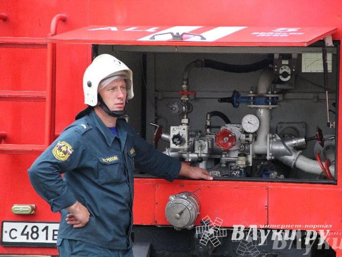 В Великих Луках прошли областные соревнования среди пожарных по спасению пострадавших