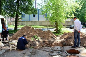 Не выдержала испытания: на Нелидовской ремонтируют теплотрассу (ФОТО)