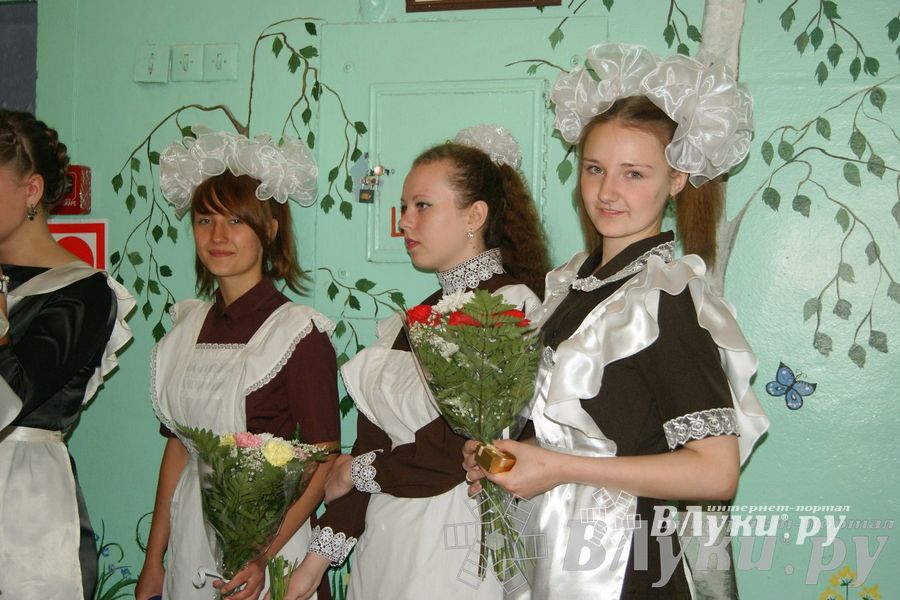 «Последний звонок» в школах Великих Лук