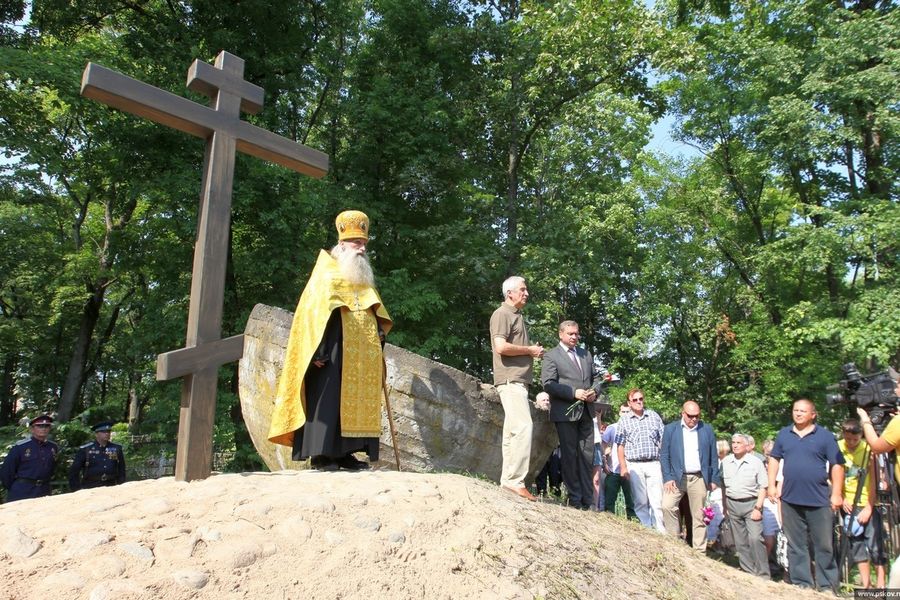 Православный крест в память о земляке-герое Первой мировой войны Владимире Котлинском установили в Пскове (фото)
