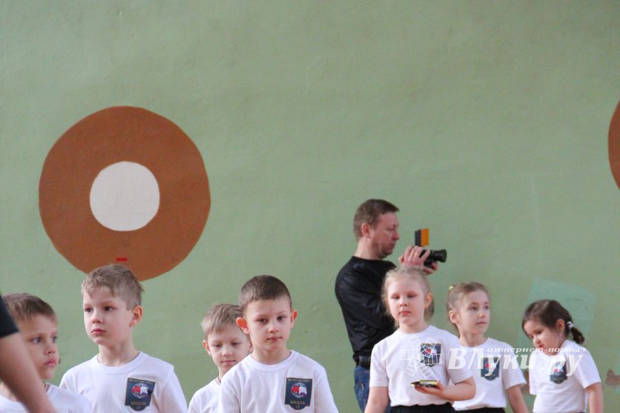В Великих Луках стартовали спортивные соревнования среди дошколят «Юные олимпионики»