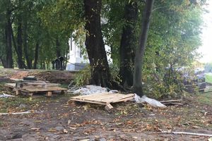 В Великих Луках ремонтирую набережную реки Ловать (фото)