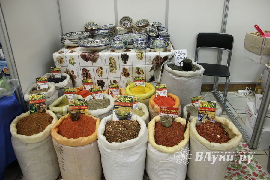 Шестая великолукская универсальная выставка открылась в Великих Луках (фото + видео)