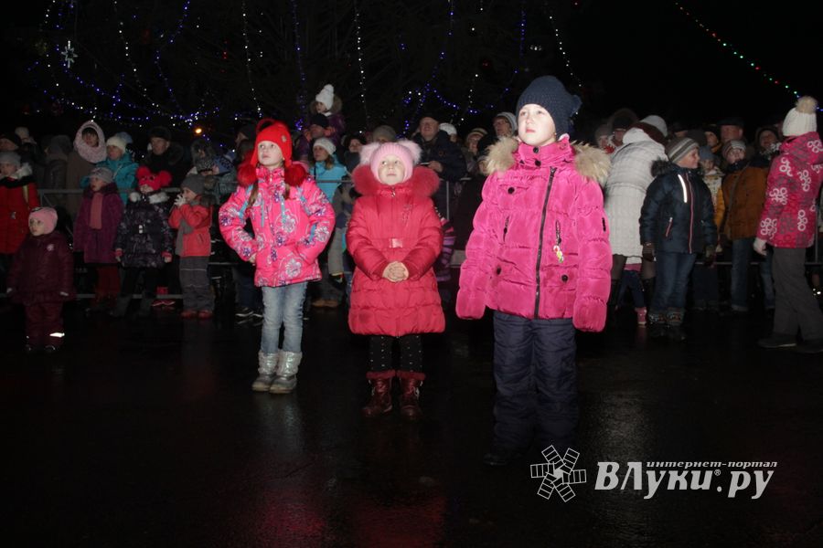Великие Луки к встрече Нового года готовы (ФОТО)