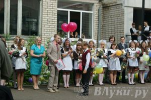 «Последний звонок» в школах Великих Лук