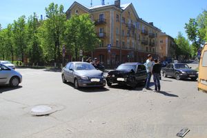 ДТП на перекрёстке проспектов Ленина и Октябрьского (ФОТО)